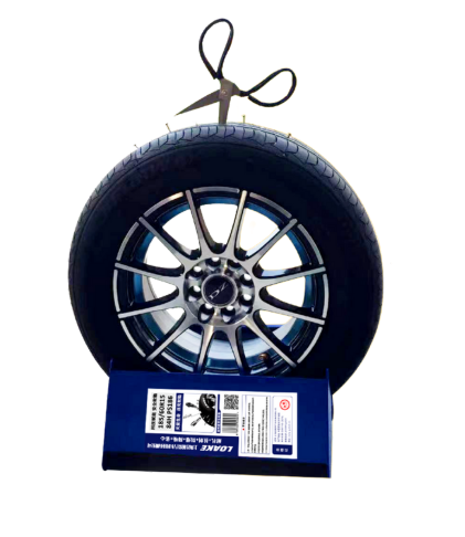 انفجار إطار على الطريق